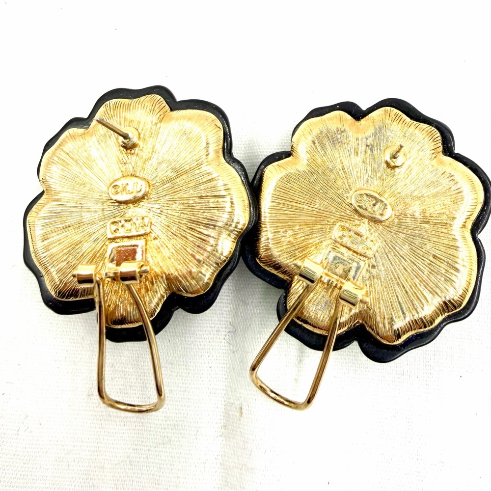Vintage KJL Kenneth Jay Lane Black Rose Flower Resin Earrings - Picture 10 of 11